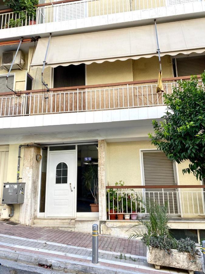 Dafni'S Home Is In 200M To Metro Ag Ioanis Athens Exterior photo