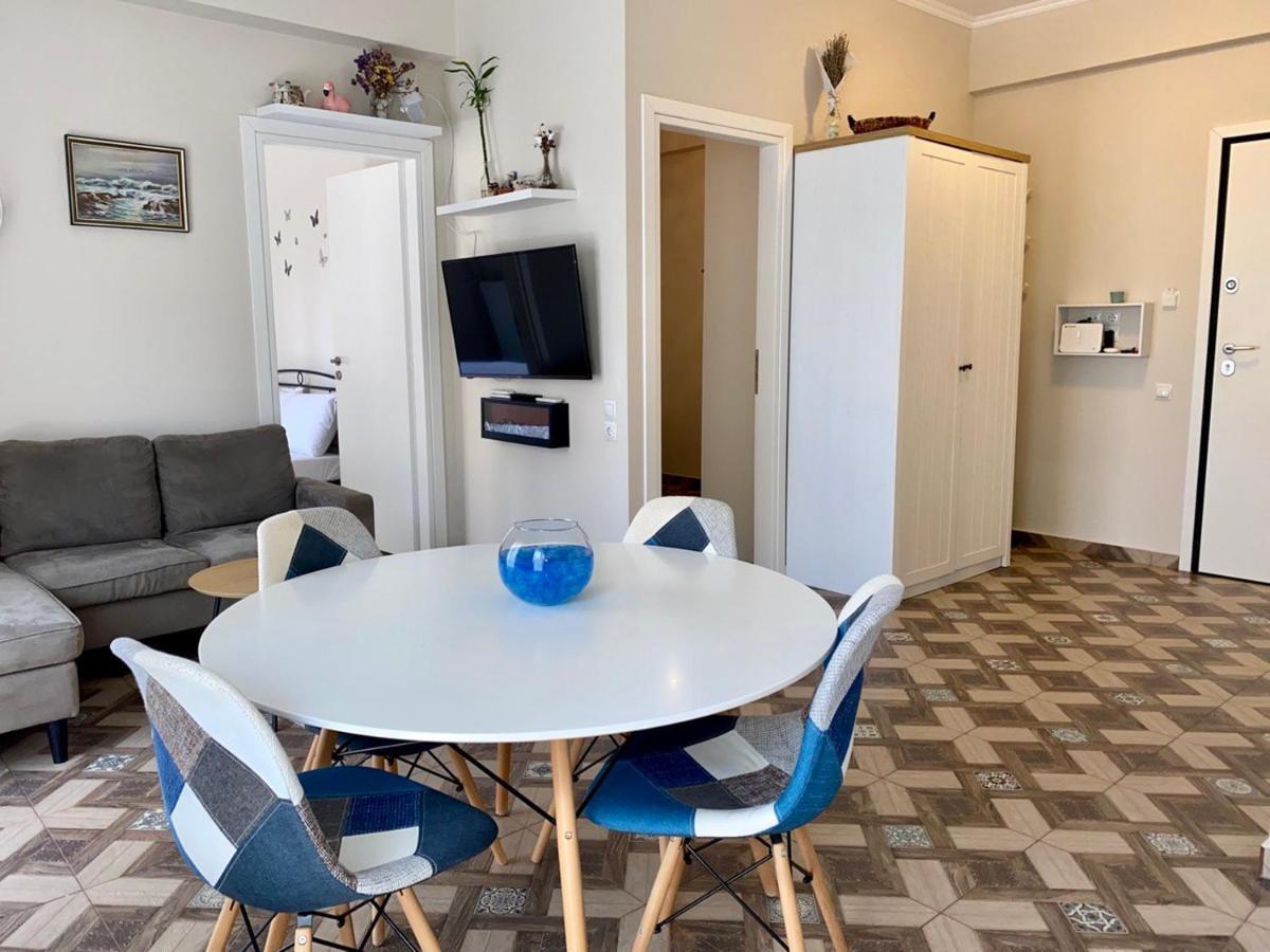 Dafni'S Home Is In 200M To Metro Ag Ioanis Athens Exterior photo