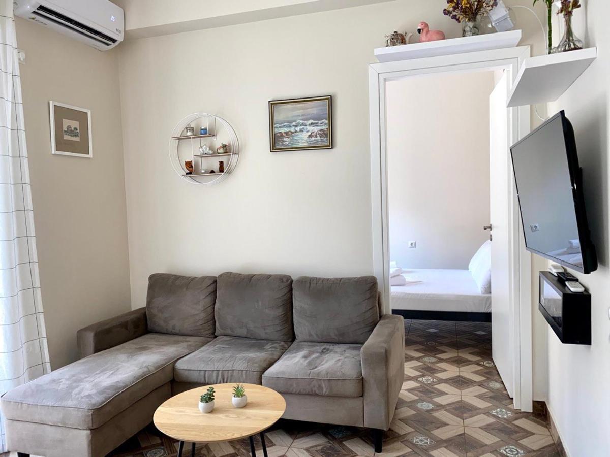 Dafni'S Home Is In 200M To Metro Ag Ioanis Athens Exterior photo